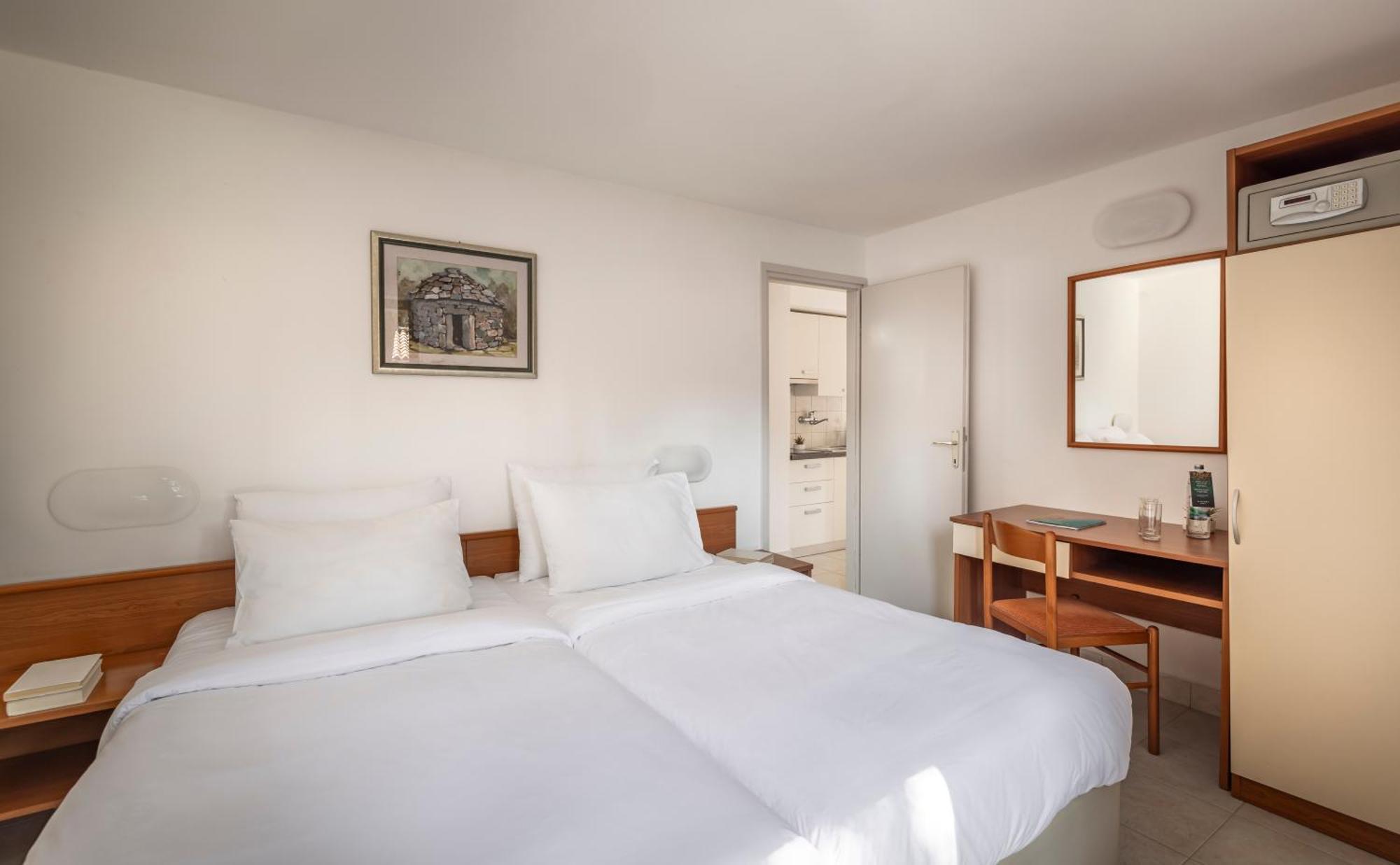 Standard One-Bedroom Apartment,1671866068:JPEG