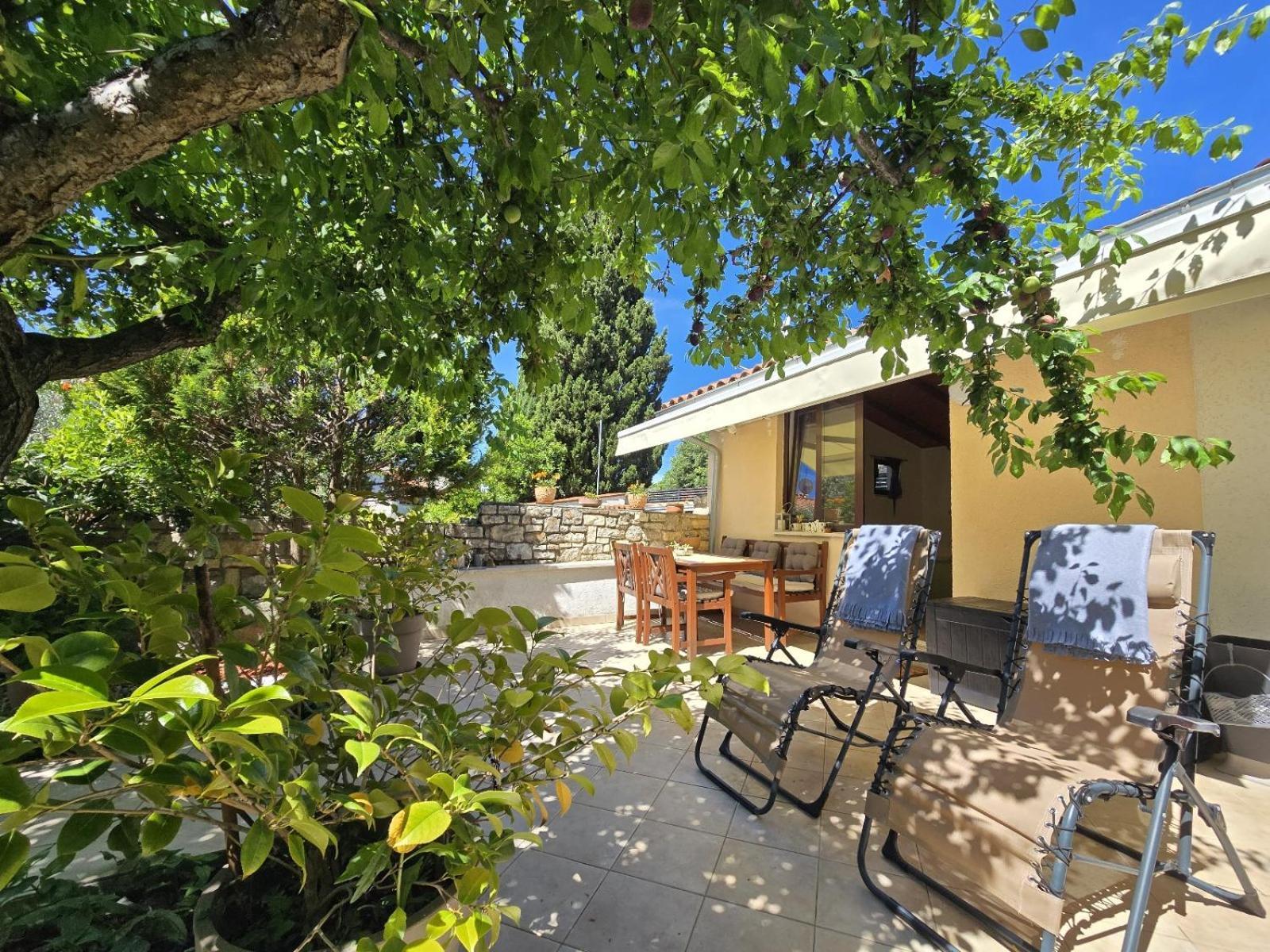 Studio Apartment Patio