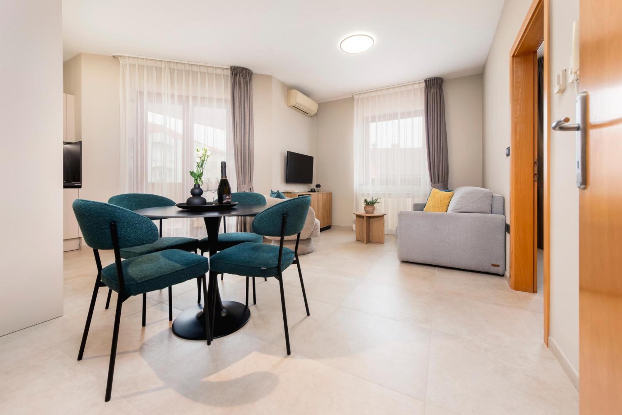 Comfor Two-Bedroom Apartment Balcony
