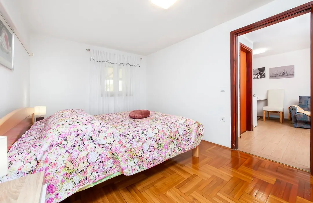 Apartments&Room Silvana-1