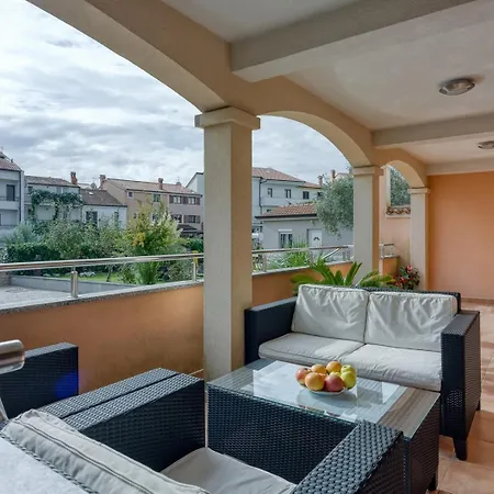 Apartments Folo-3
