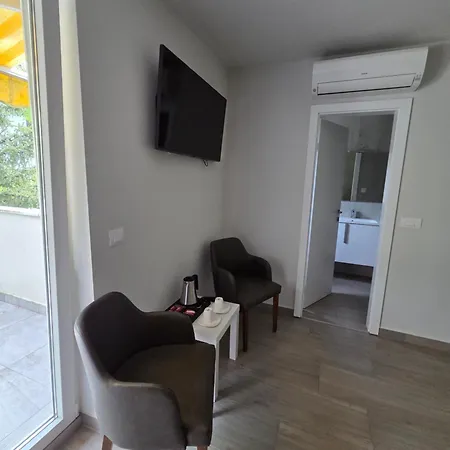 H&H Rooms Rovinj - Adults Only-3